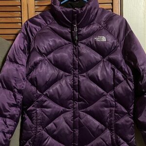 The North Face Women's Deep Purple Puffer Jacket (Excellent condition)